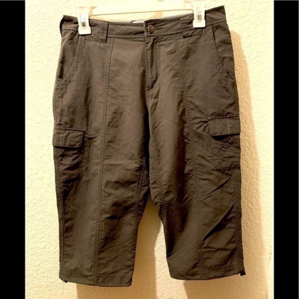 Columbia Sportswear Company women’s size 6 shorts